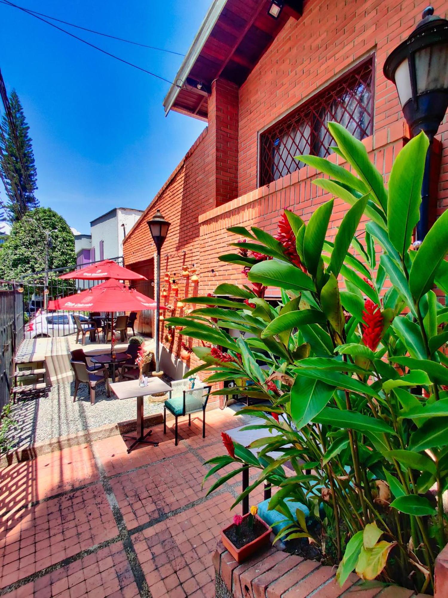 Lady Mom Hostal Medellín Exterior foto