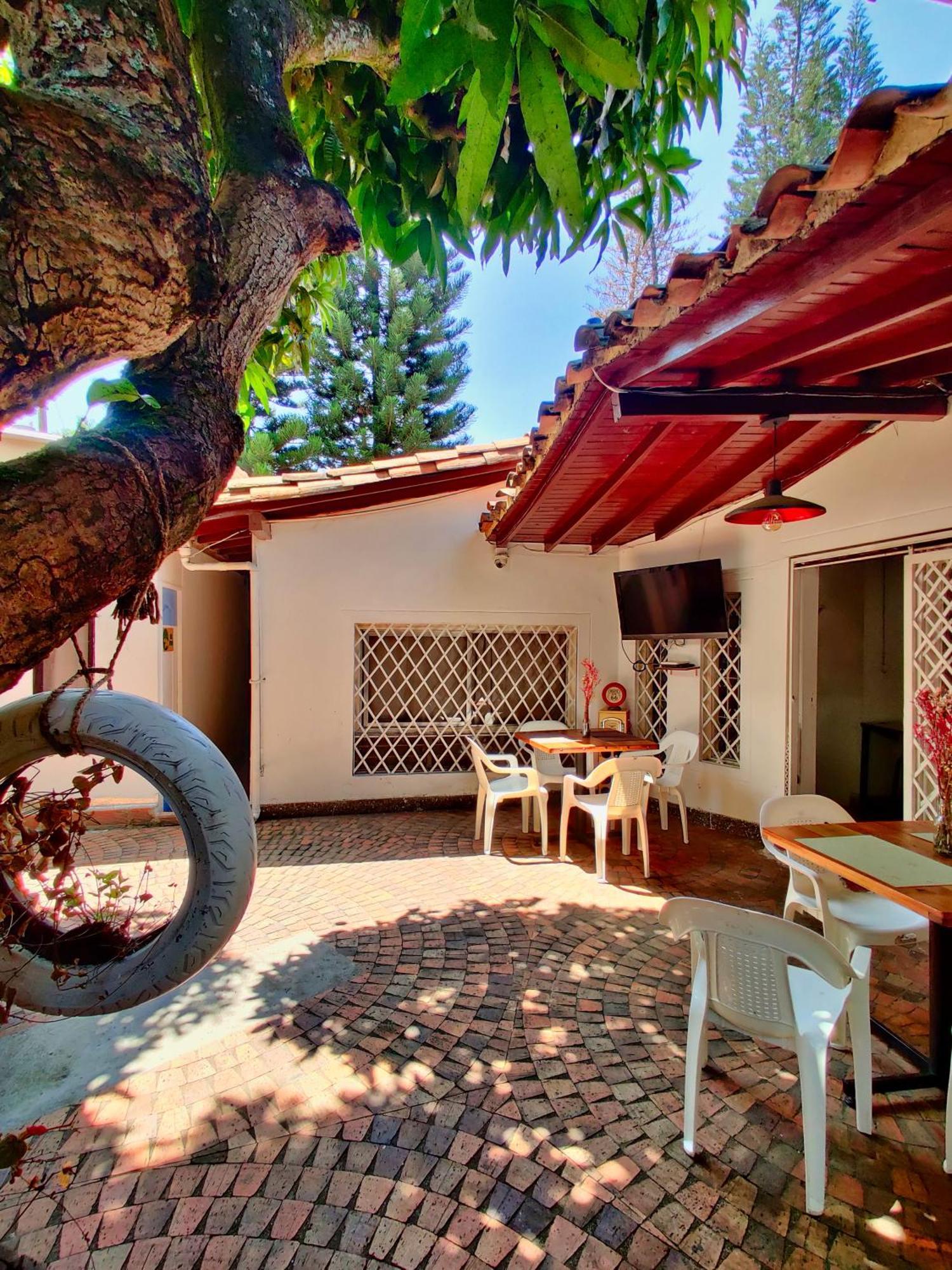 Lady Mom Hostal Medellín Exterior foto